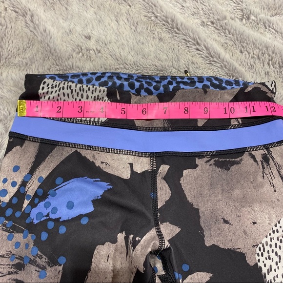 Lululemon Run Inspire Crop II - Picture 13 of 13